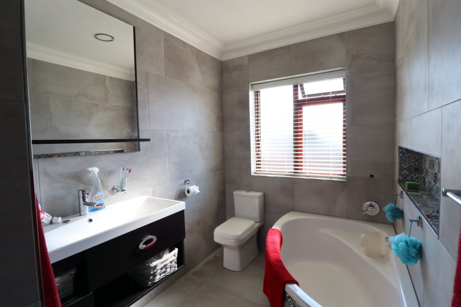 3 Bedroom Property for Sale in Sherwood Eastern Cape